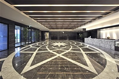 Mozaic de marmură subway modern alb, stil de design contemporan
